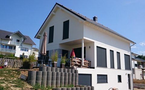 Fertighaus-Neubau mit Einliegerwohnung